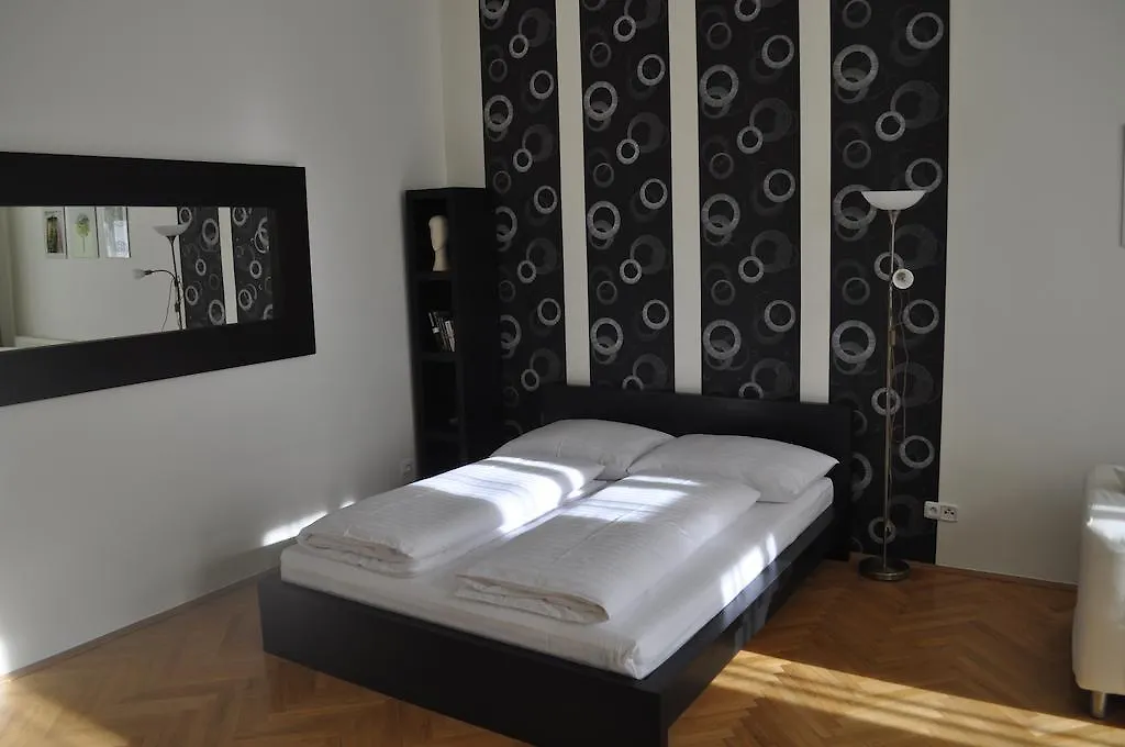 The Family'S Nest Apartamento Praga