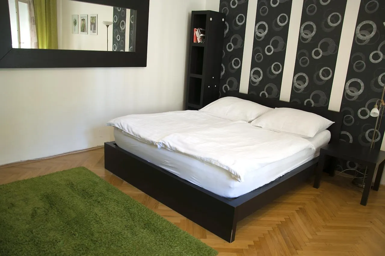The Family'S Nest Apartamento Praga